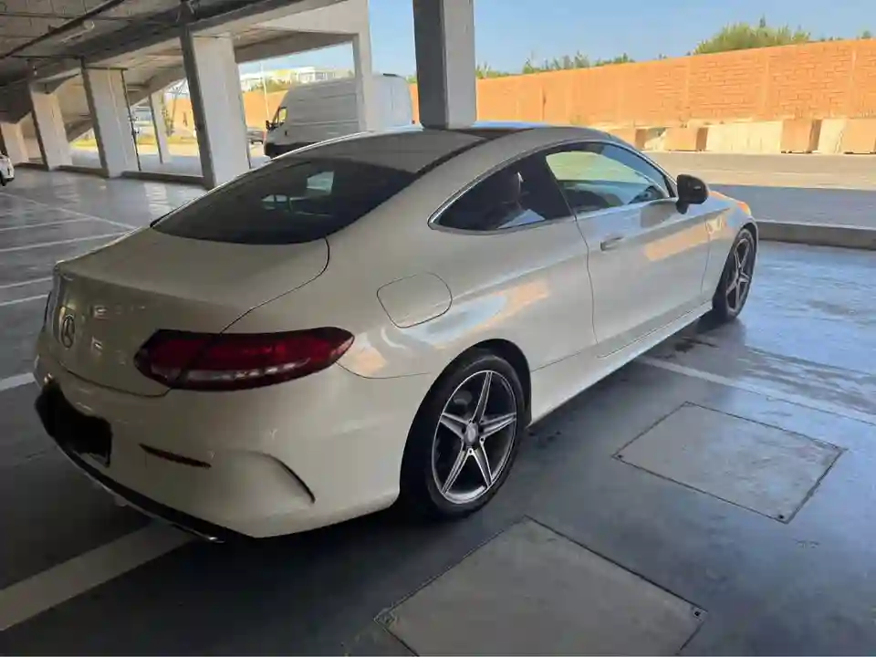 Mercedes Classe c Coupé à Riadh Landlous - Vue 2