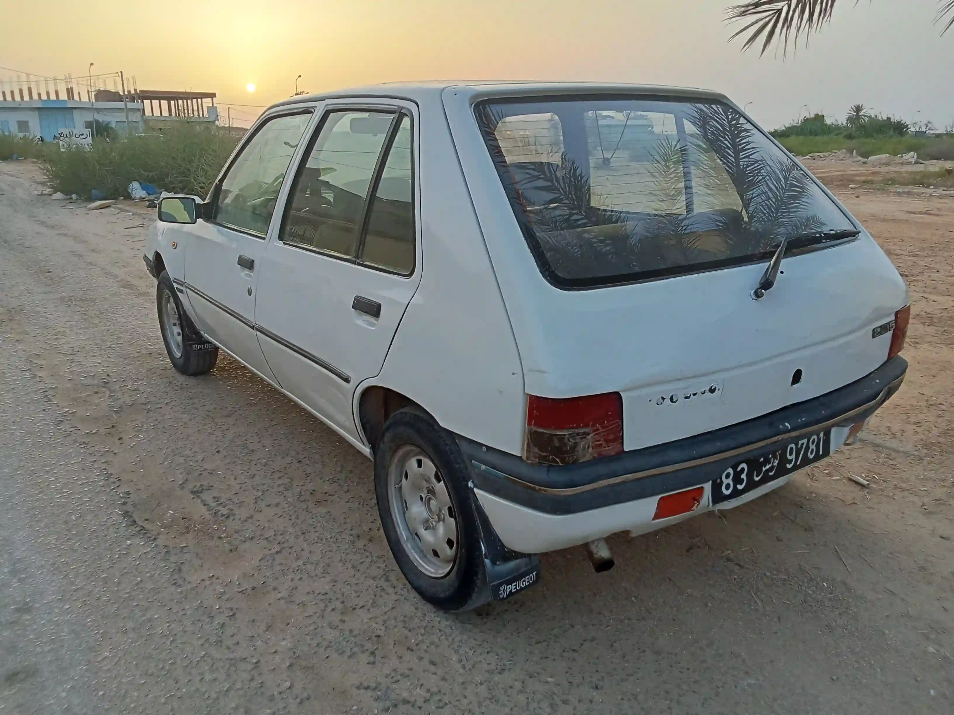 Peugeot 205 à Cite Des Oasis