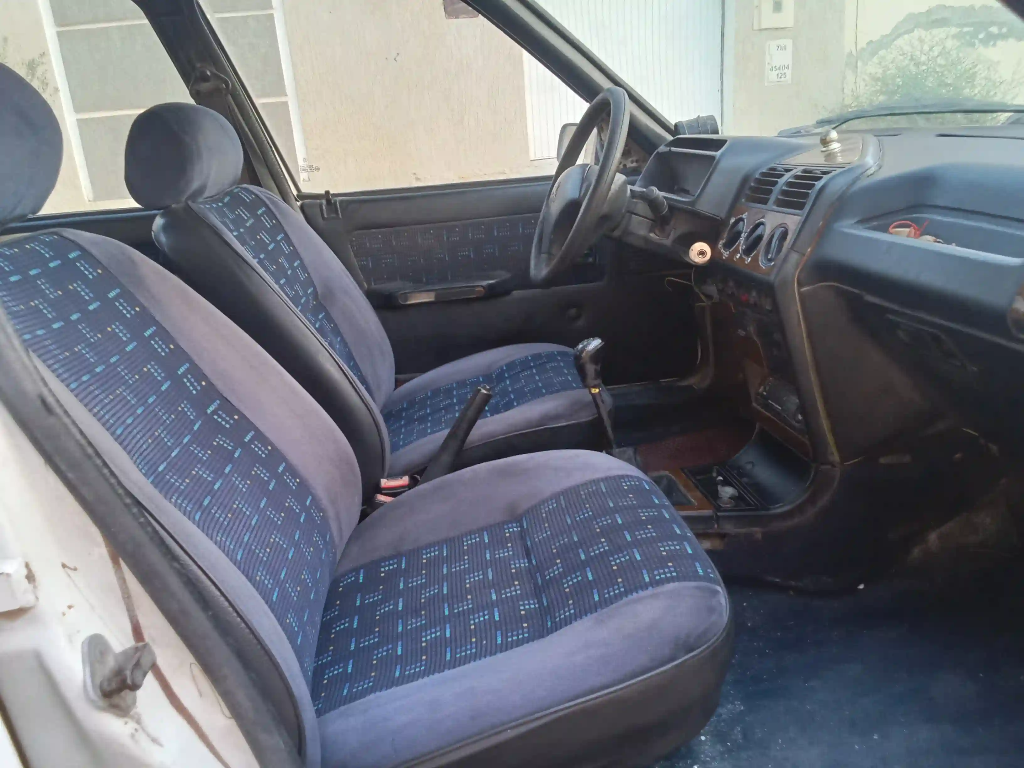 Peugeot 205 à Cite Des Oasis - Vue 2