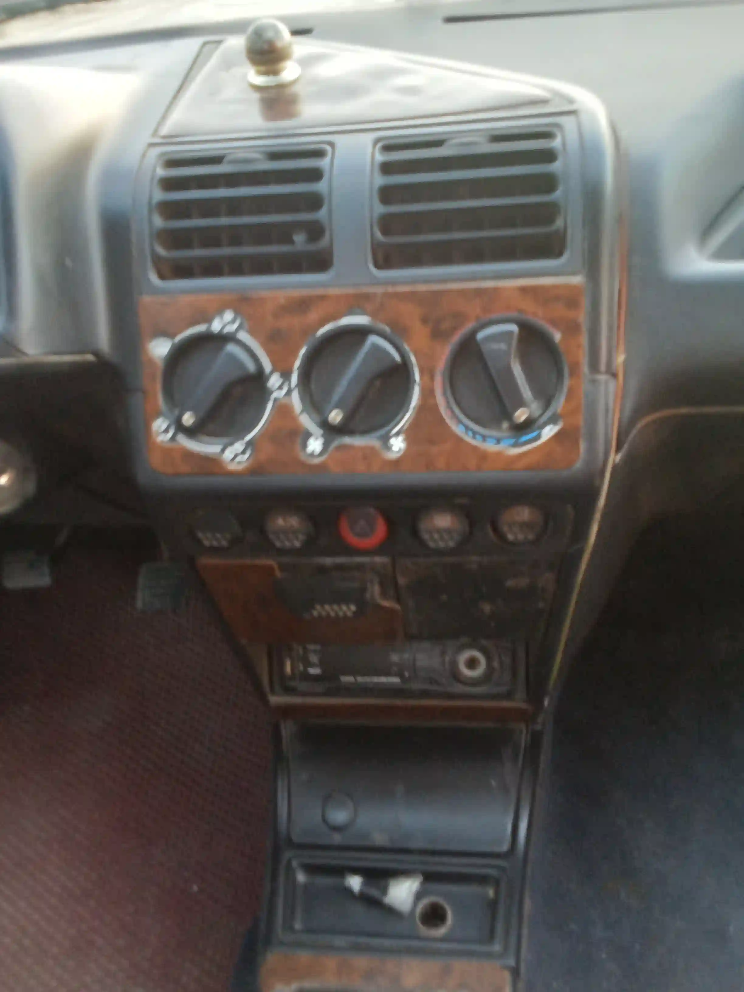 Peugeot 205 à Cite Des Oasis - Vue 3
