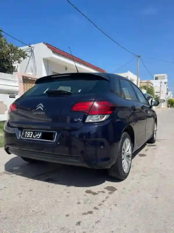 Citroen C4 Essence 2017 - Vue 3