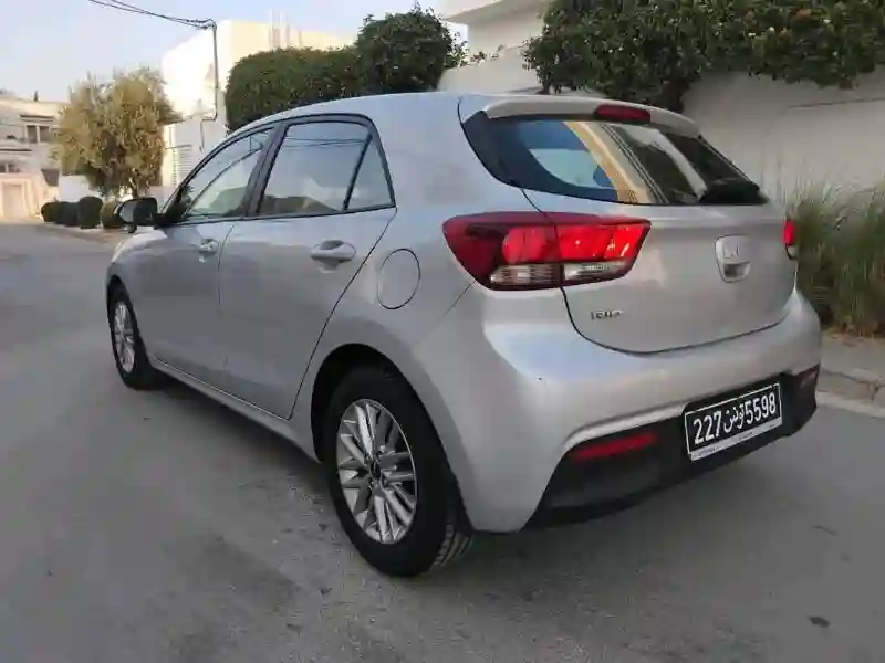 Kia RIO Essence 2022 - Vue 2