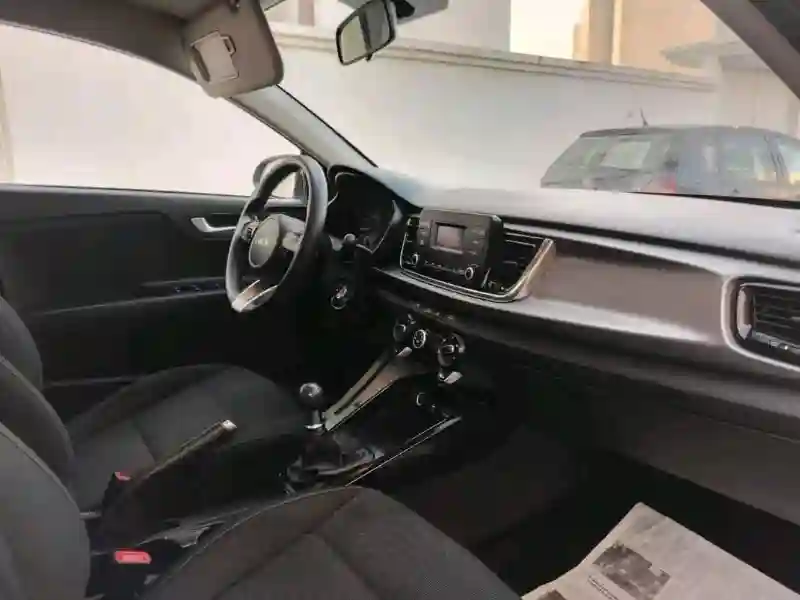 Kia RIO Essence 2022 - Vue 6