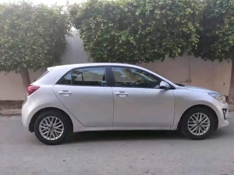 Kia RIO Essence 2022 - Vue 8