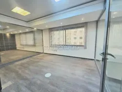 À Louer un Bureau de 220 m² au lac 1