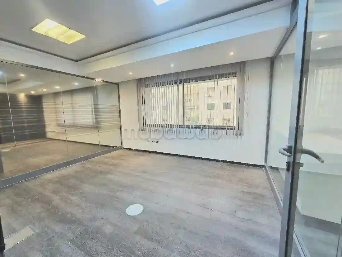 À Louer un Bureau de 220 m² au lac 1