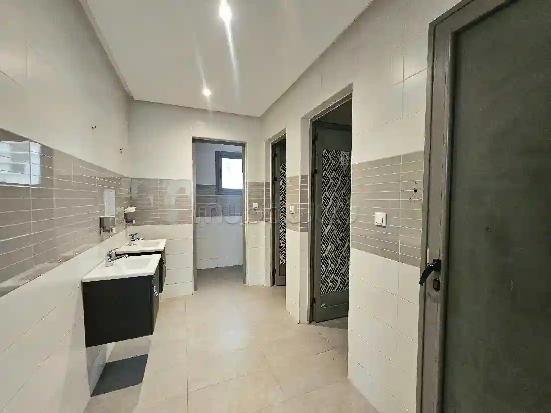 À Louer un Bureau de 220 m² au lac 1 - Vue 2