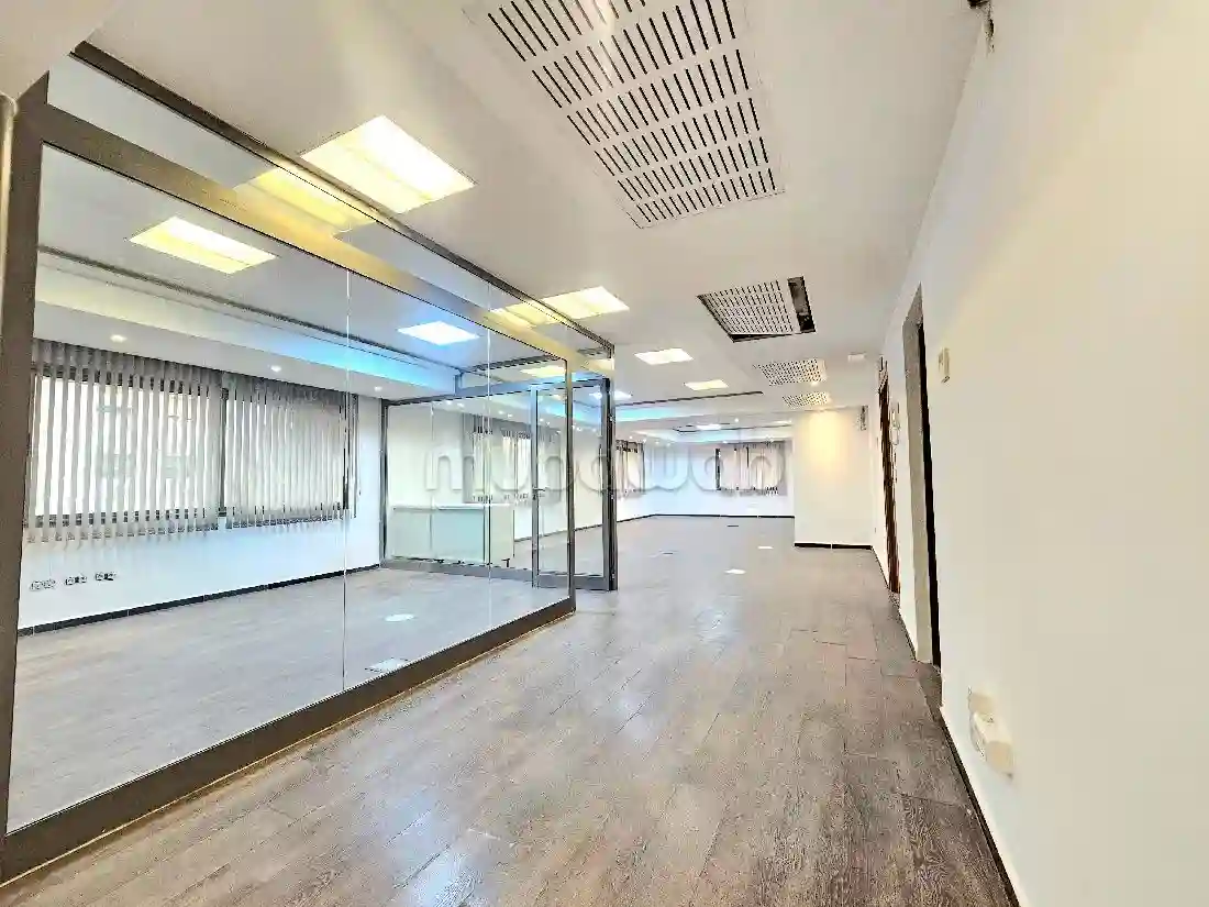 À Louer un Bureau de 220 m² au lac 1 - Vue 3