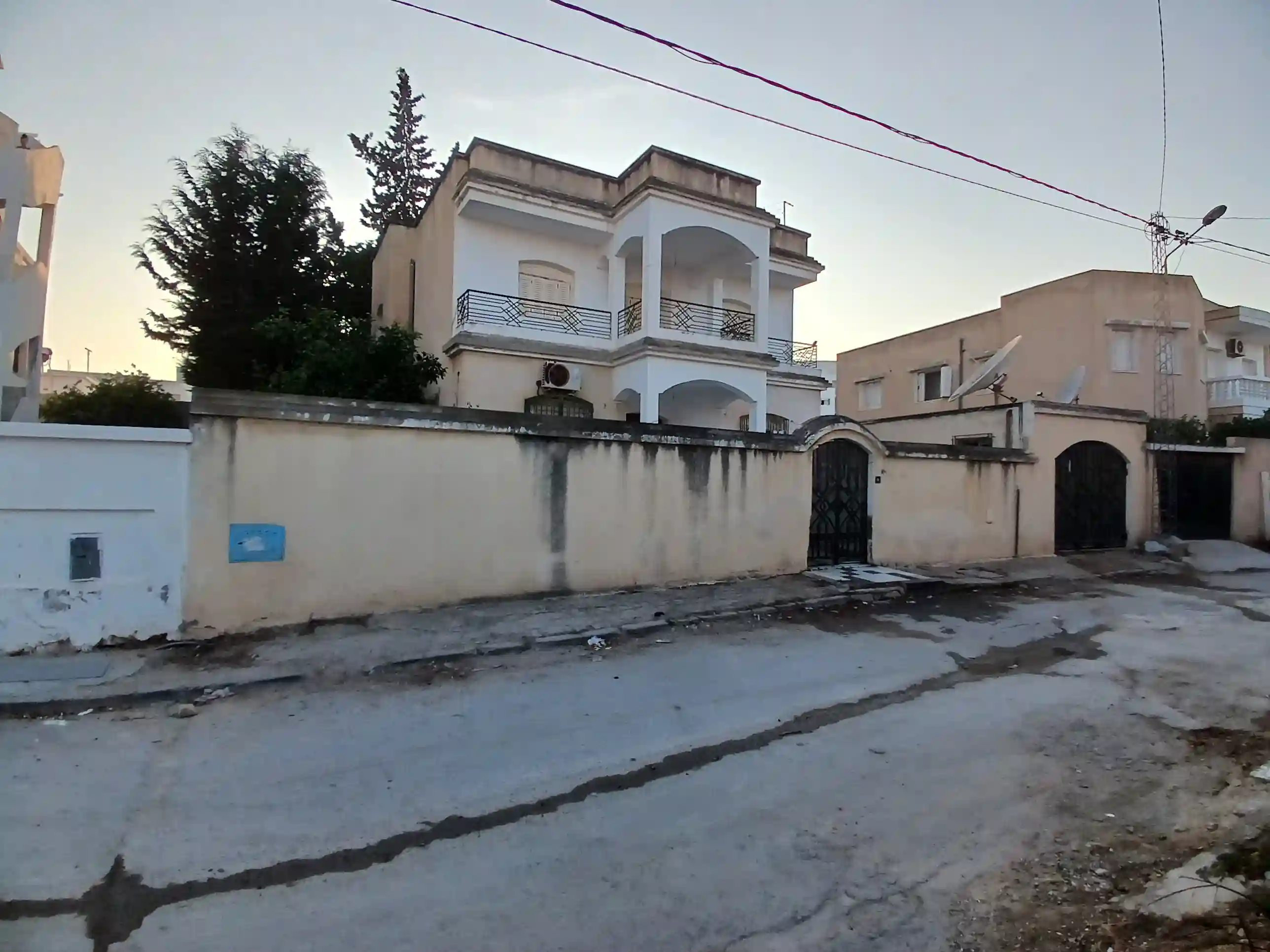Villa Spacieuse Avec Studio à Cite El Ghazala 1 - Vue 1