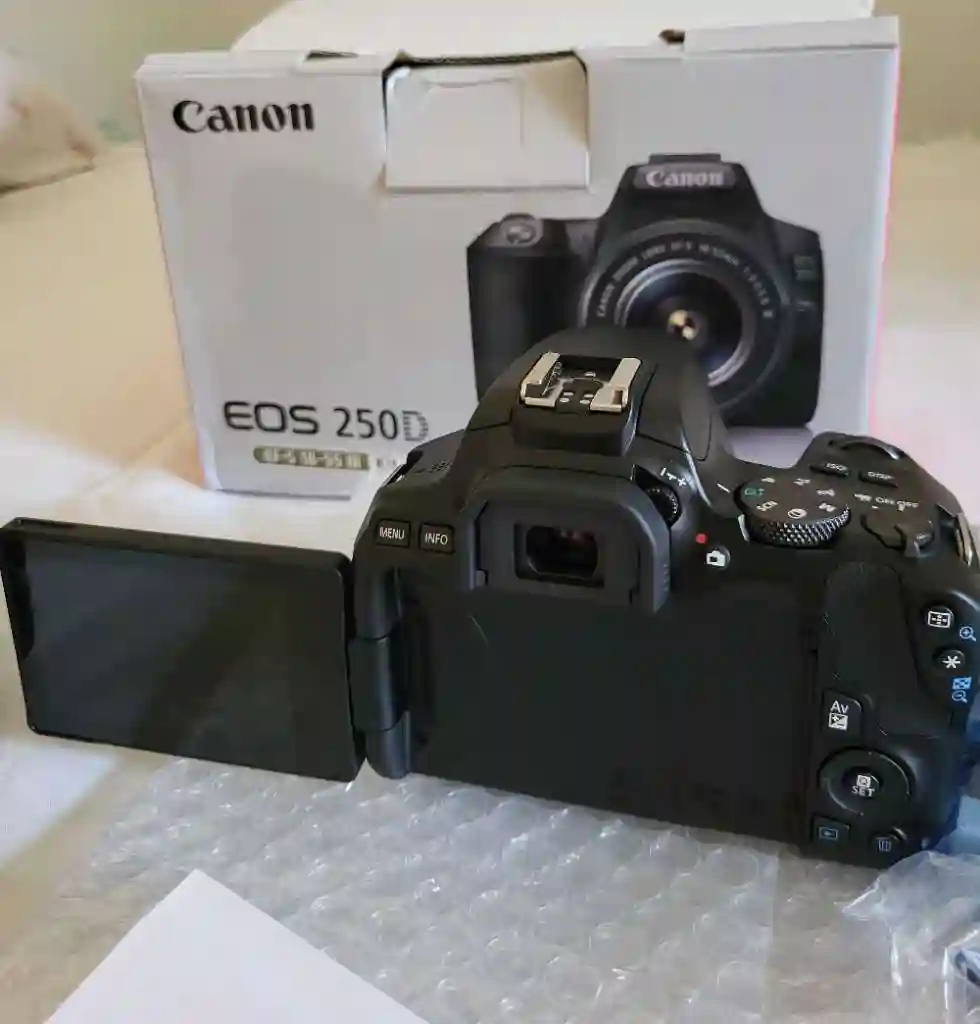 Canon EOS 250d Cacheté et Tripod Hama 63 - Vue 6