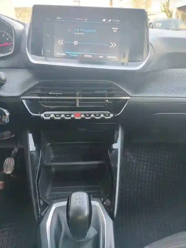 Peugeot 208 Access Première Main EN État Neuf - Vue 4