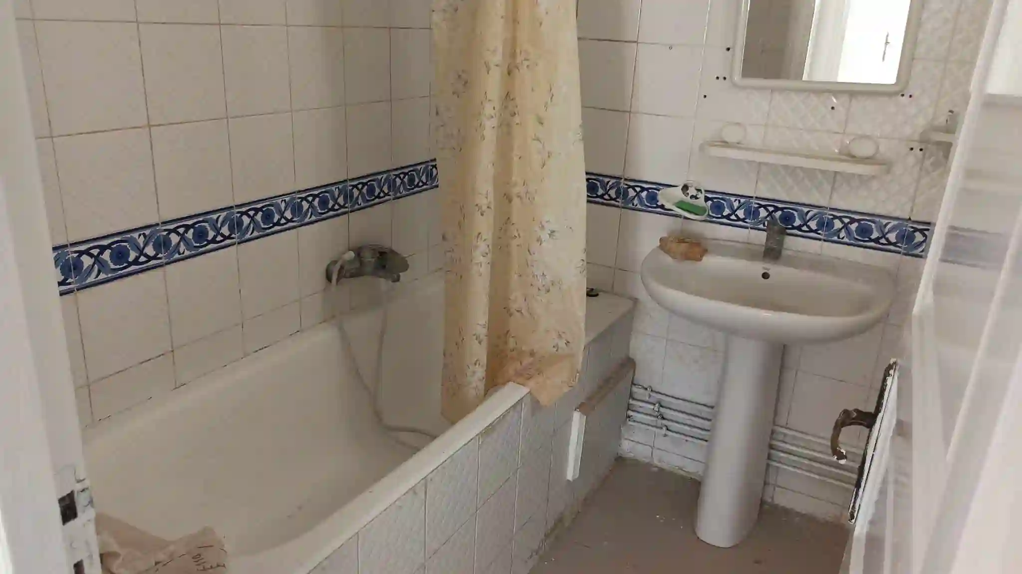 App s3 à Ariana Borj Louzir à Cite Ettaamir
