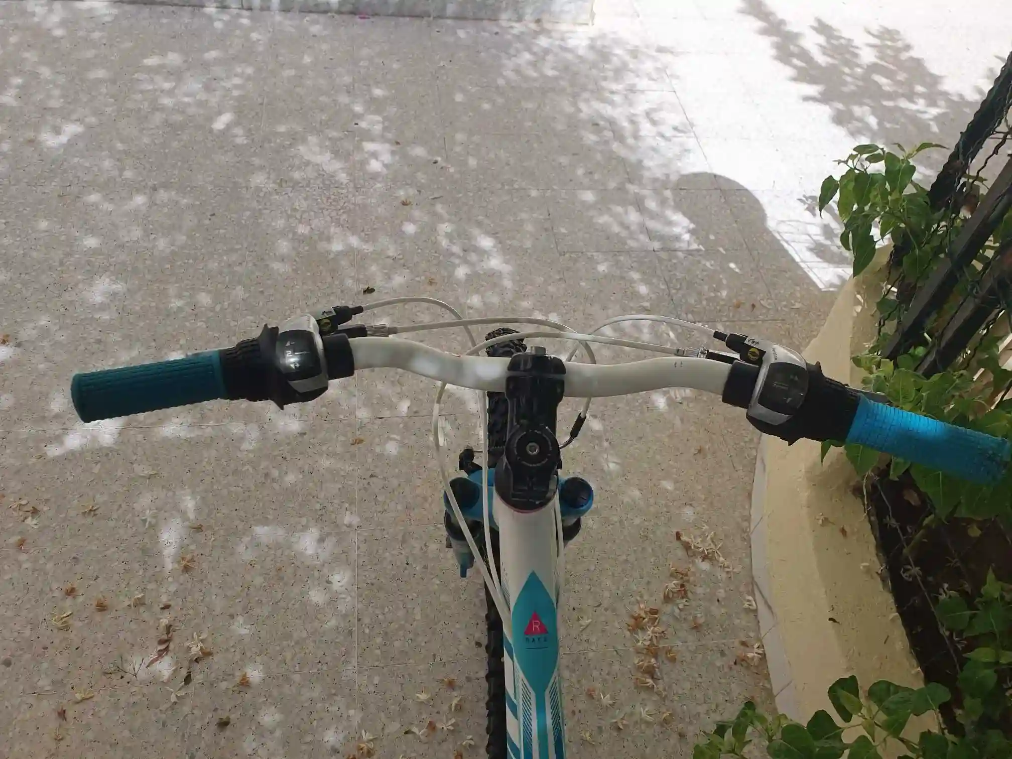 VTT Cube Race 24pouce alu Importer - Vue 3