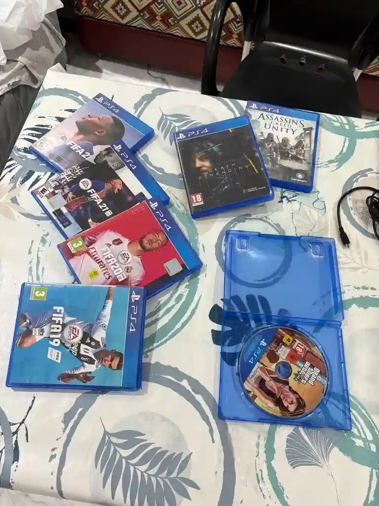 Ps4 pro Jdida Avec 4 Mannetes - Vue 4