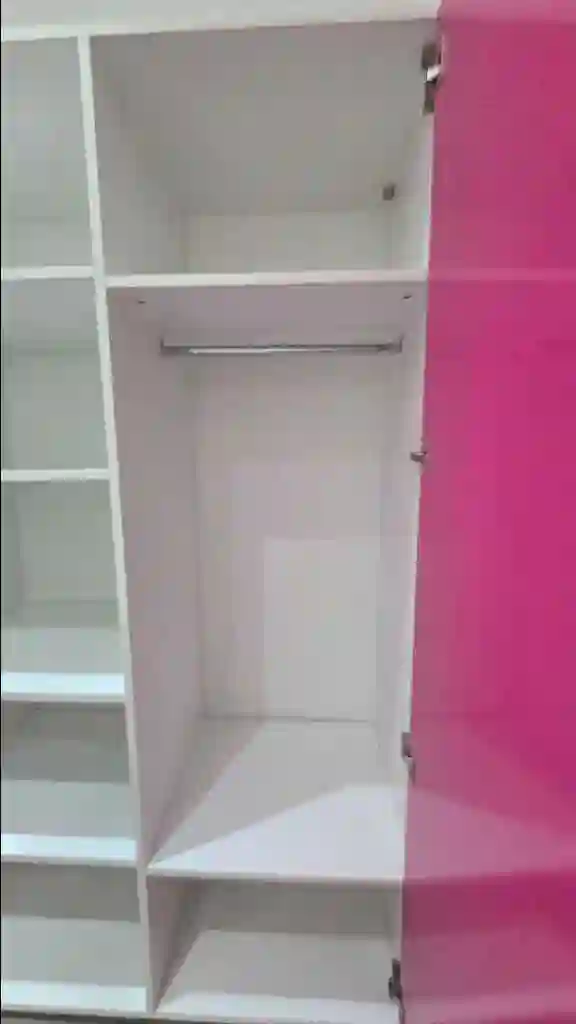 Armoire à Vendre