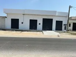 Grand Espace Commercial Accessible aux Camions