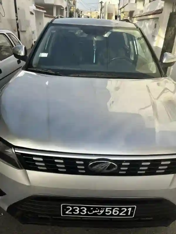 Mahindra XUV 300 Essence 2023 - Vue 3