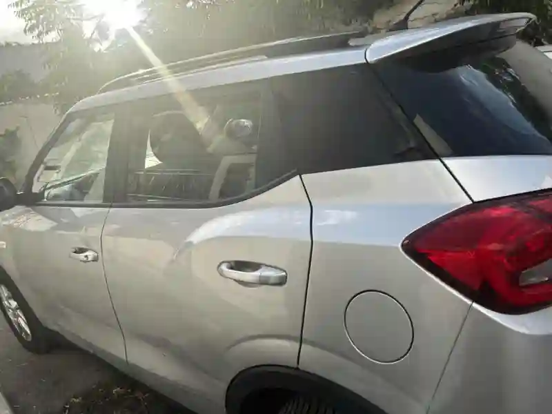 Mahindra XUV 300 Essence 2023 - Vue 4
