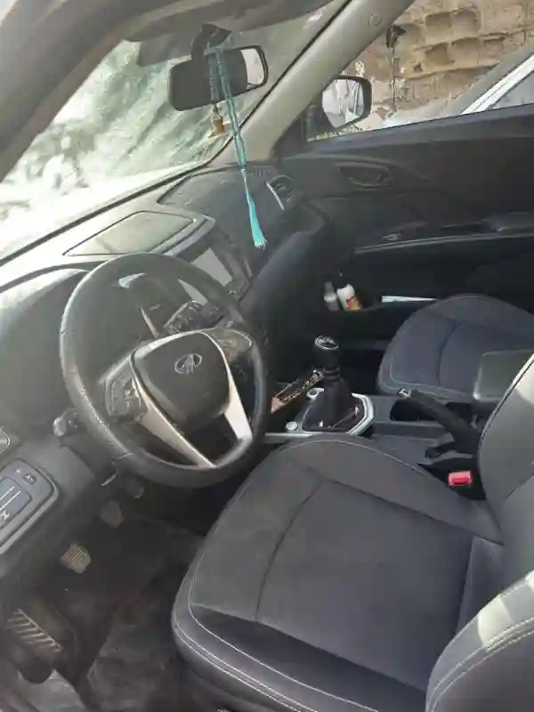 Mahindra XUV 300 Essence 2023 - Vue 7