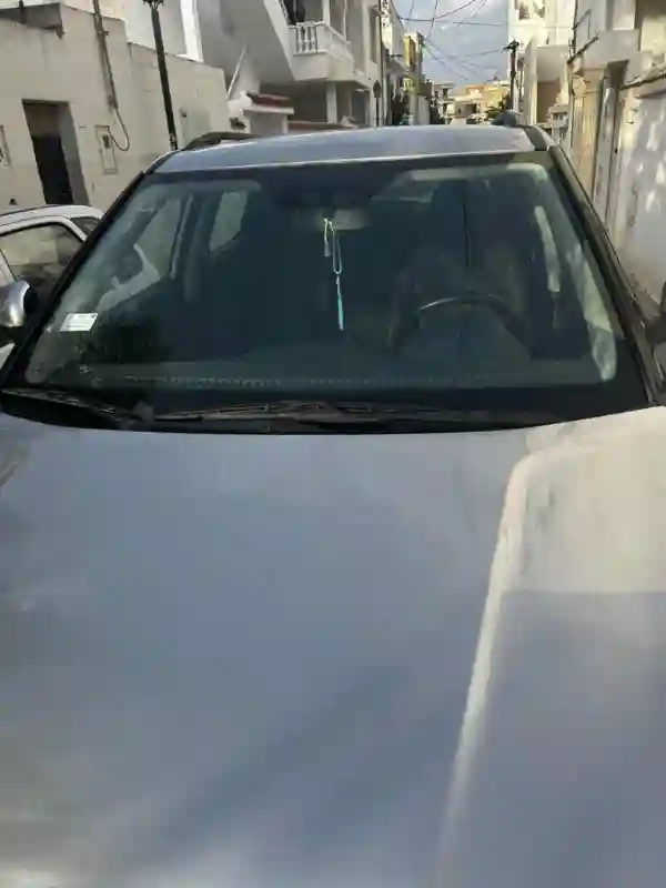 Mahindra XUV 300 Essence 2023 - Vue 8