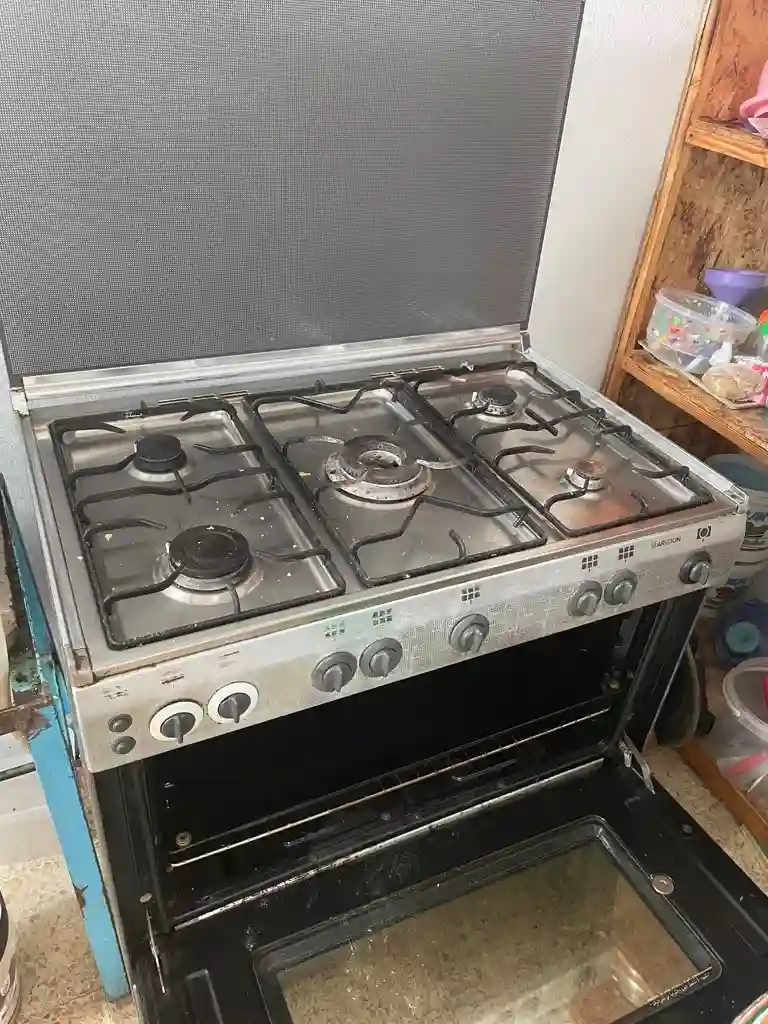 Cuisinière - Vue 1
