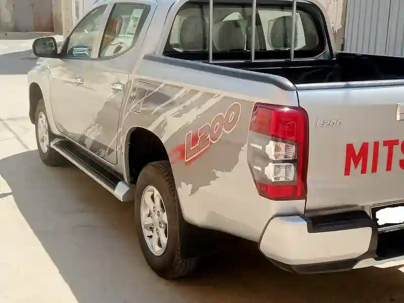 Mitsubishi L200 4x4 Diesel - Vue 2