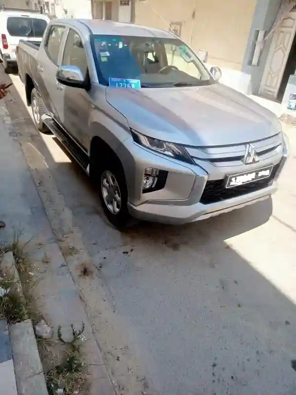 Mitsubishi L200 4x4 Diesel - Vue 3