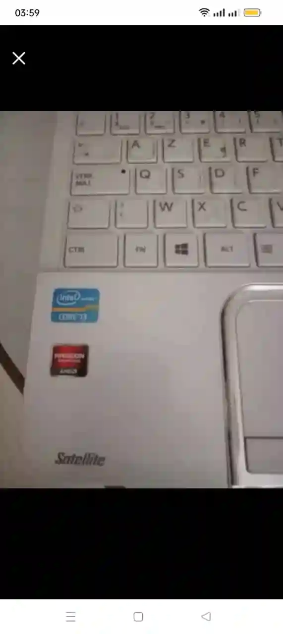 Pc Portable Toshiba Satellite Encore en bon État à Sousse Ville - Vue 3