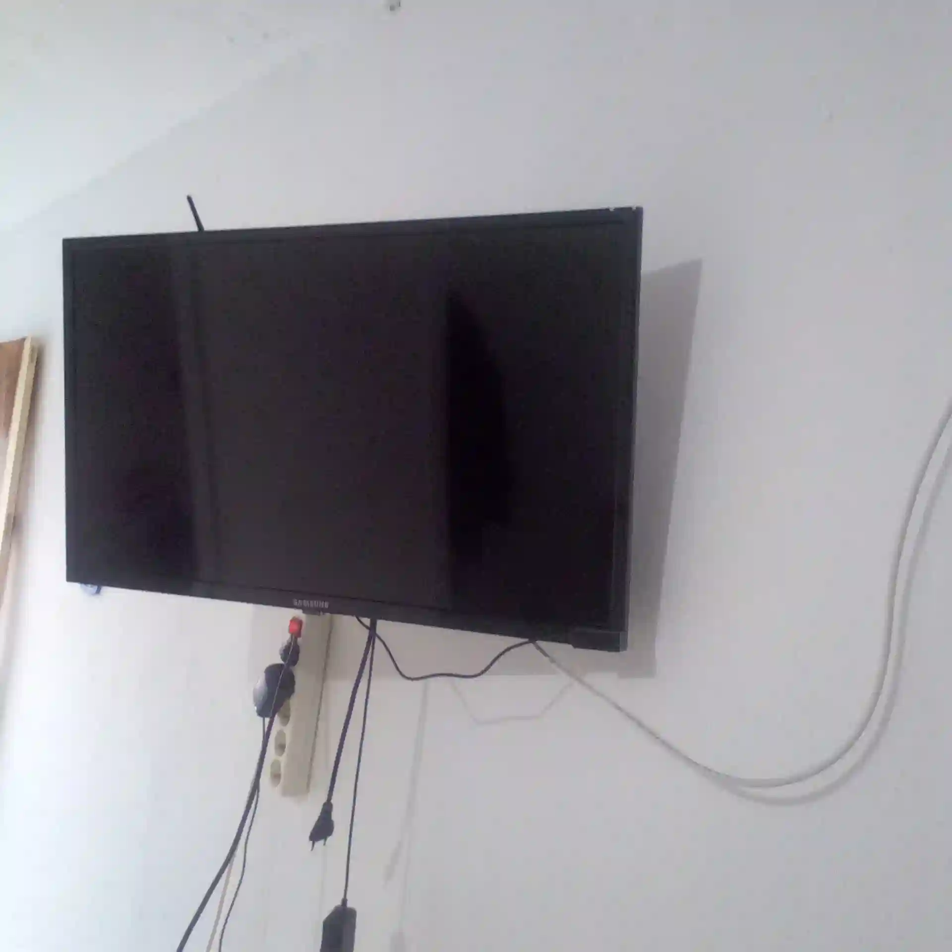 Tv lcd a 400 dt à Hammam Chatt - Vue 3