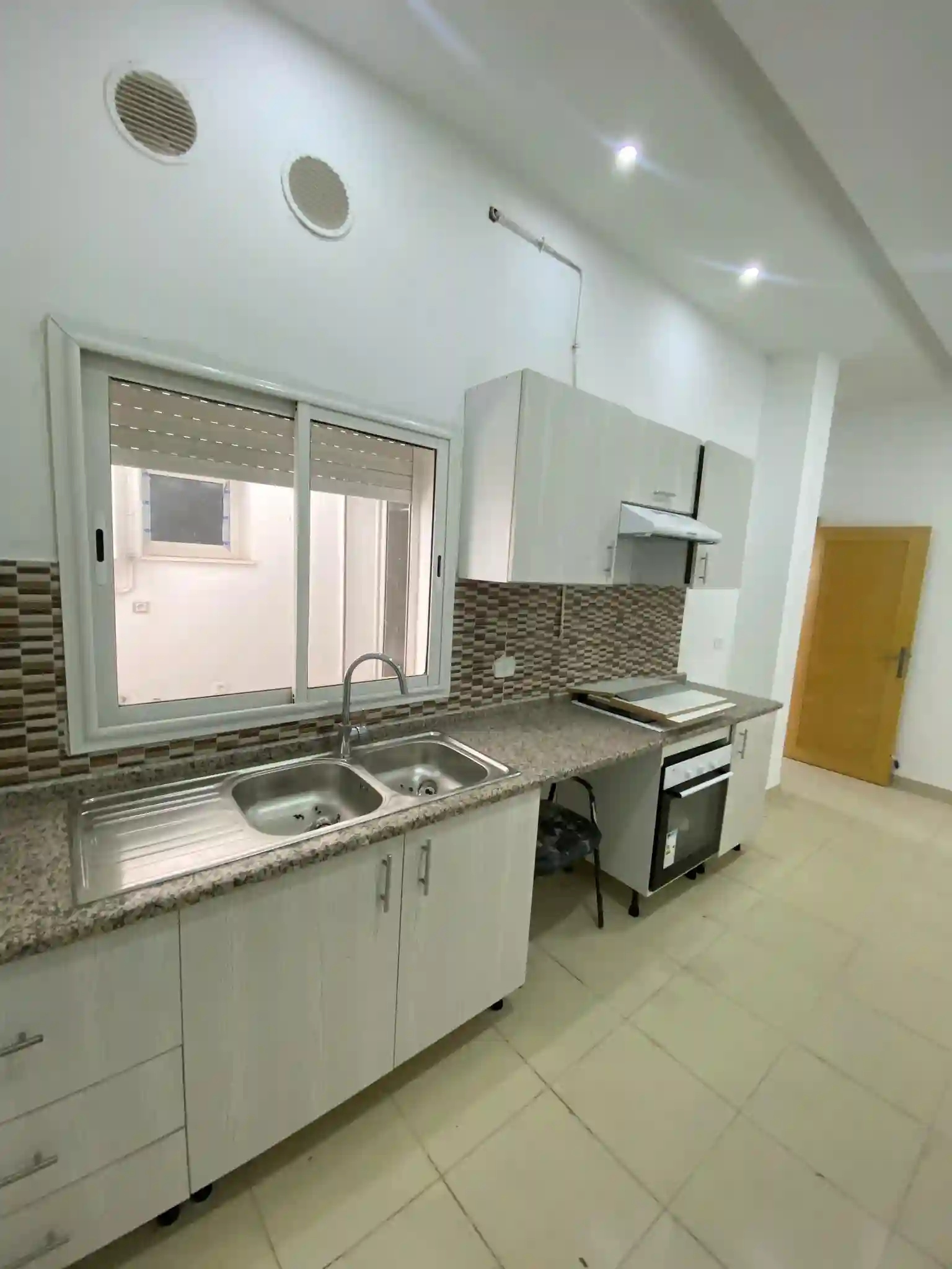 Bureau s1 à Mourouj 5 à El Mourouj - Vue 1