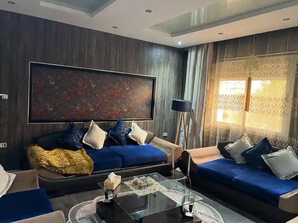 Salon Luxueux un Vrai Bijoux en Gold et Bleu Royale et Beige - Vue 5