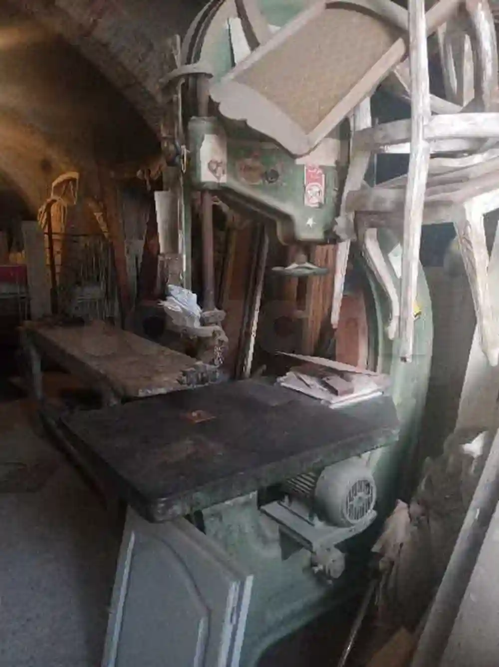 ماكينات نجارة للبيع في جوهرة سوسة 98581015 - Vue 3