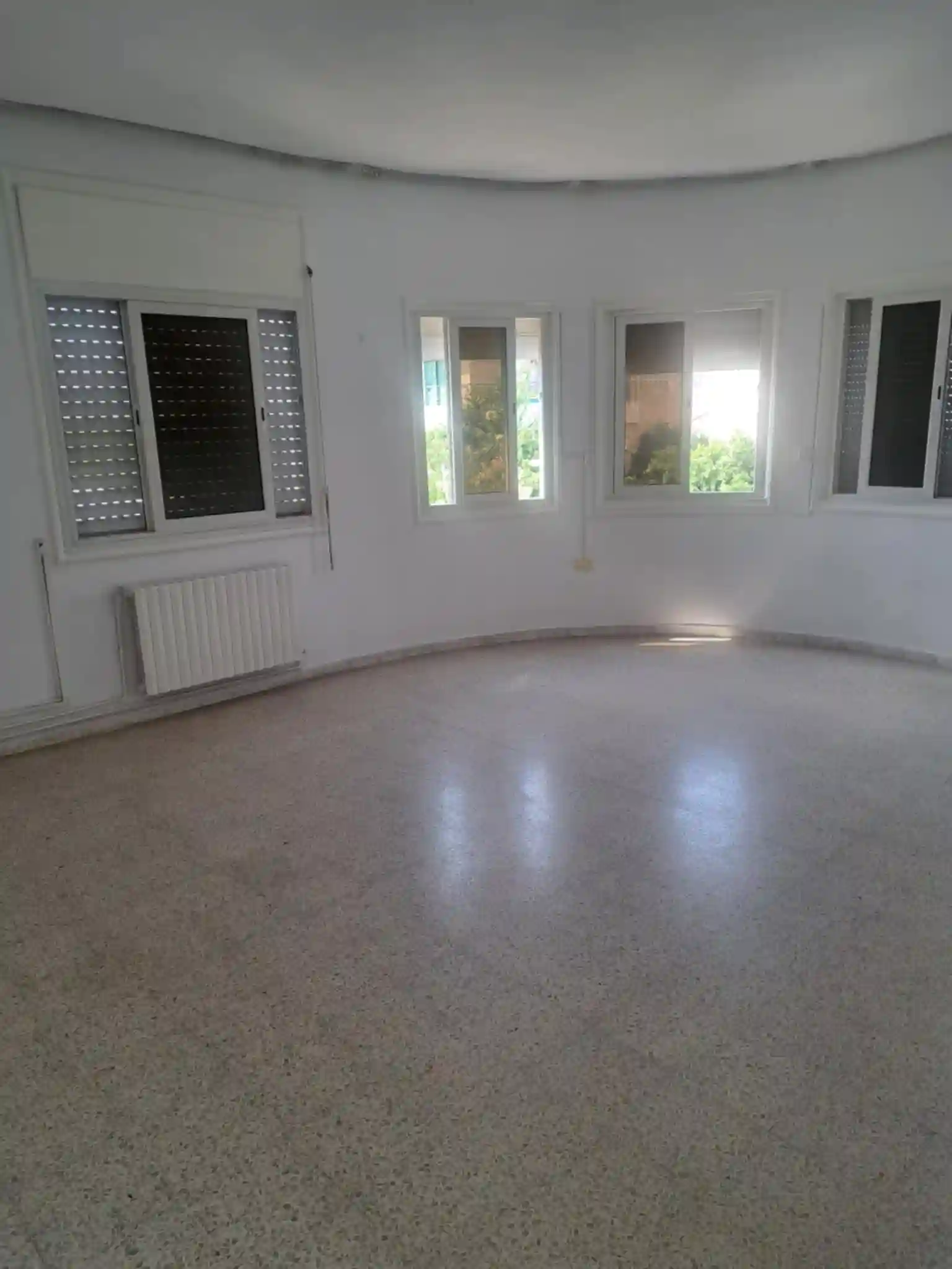 Villa à Nouvelle Ariana de Surface 423 m2 tfi à Nouvelle Ariana - Vue 2