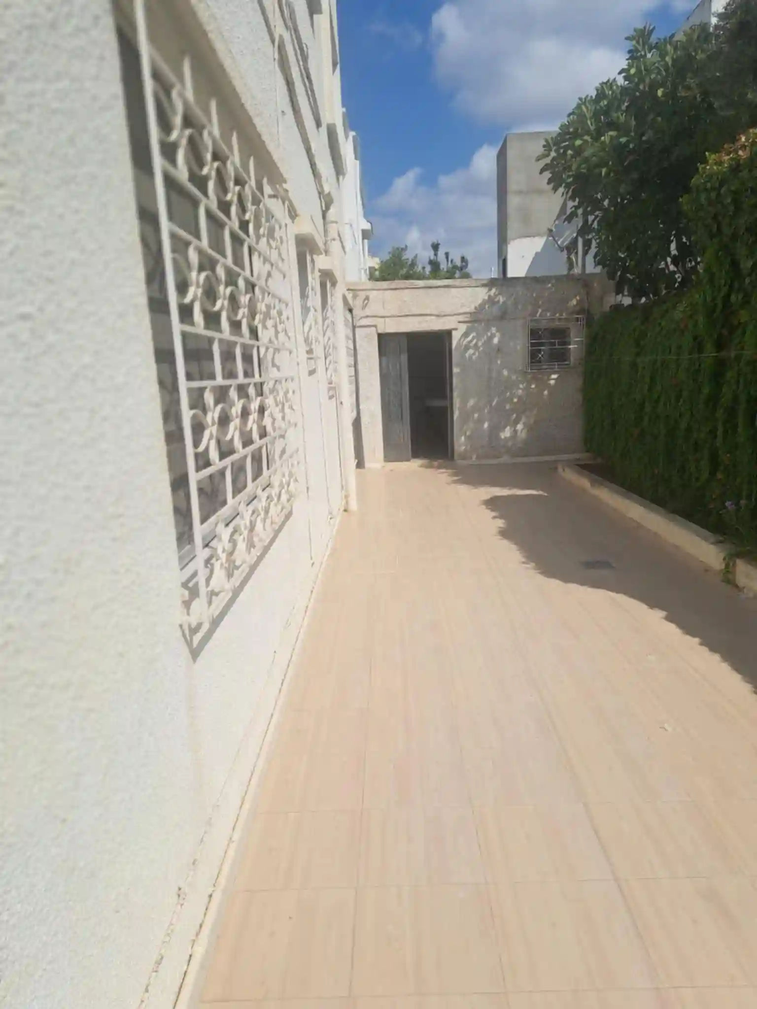 Villa à Nouvelle Ariana de Surface 423 m2 tfi à Nouvelle Ariana - Vue 4