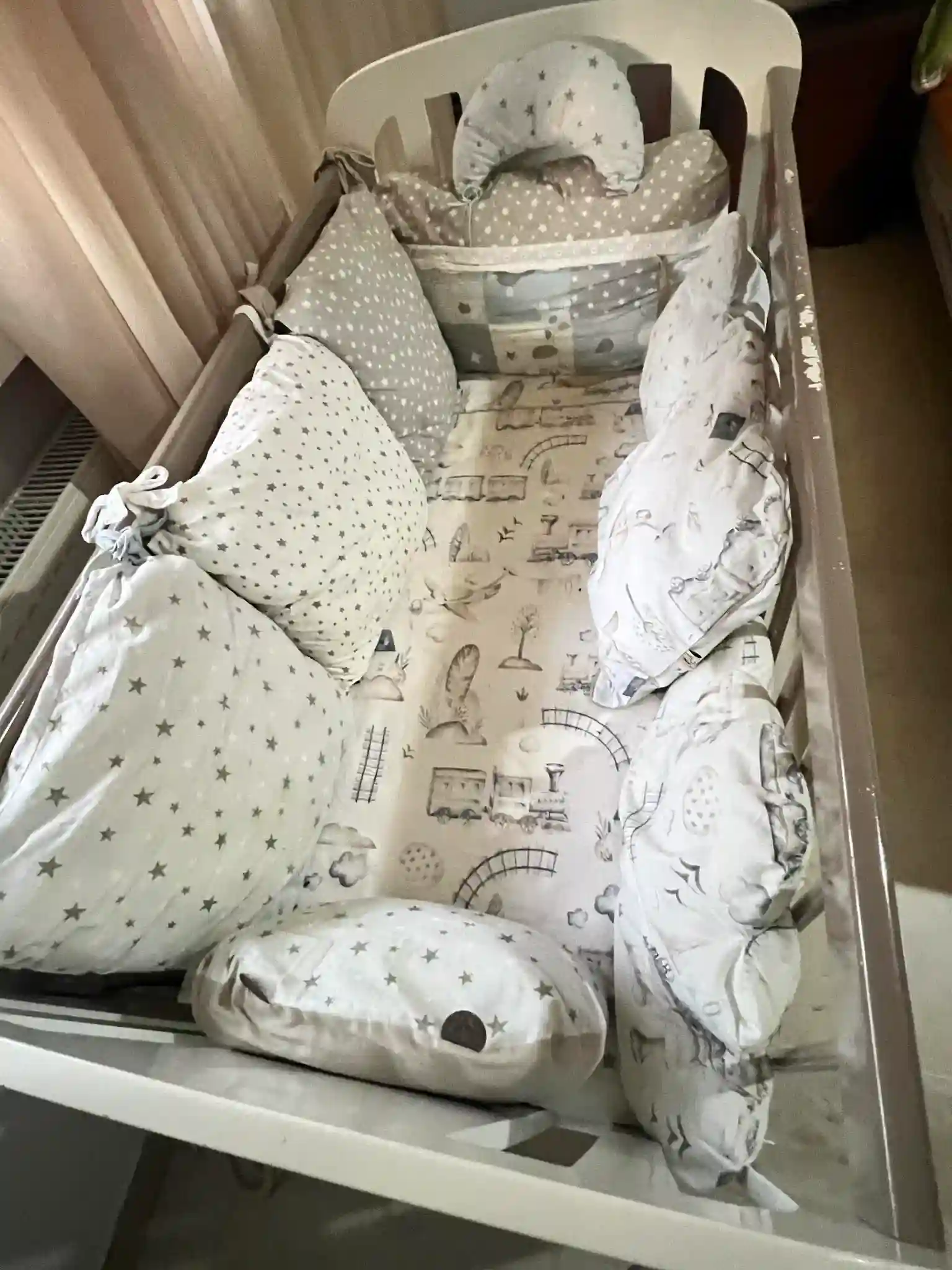 Lit Bébé Avec Matelas et Coussins - Vue 1