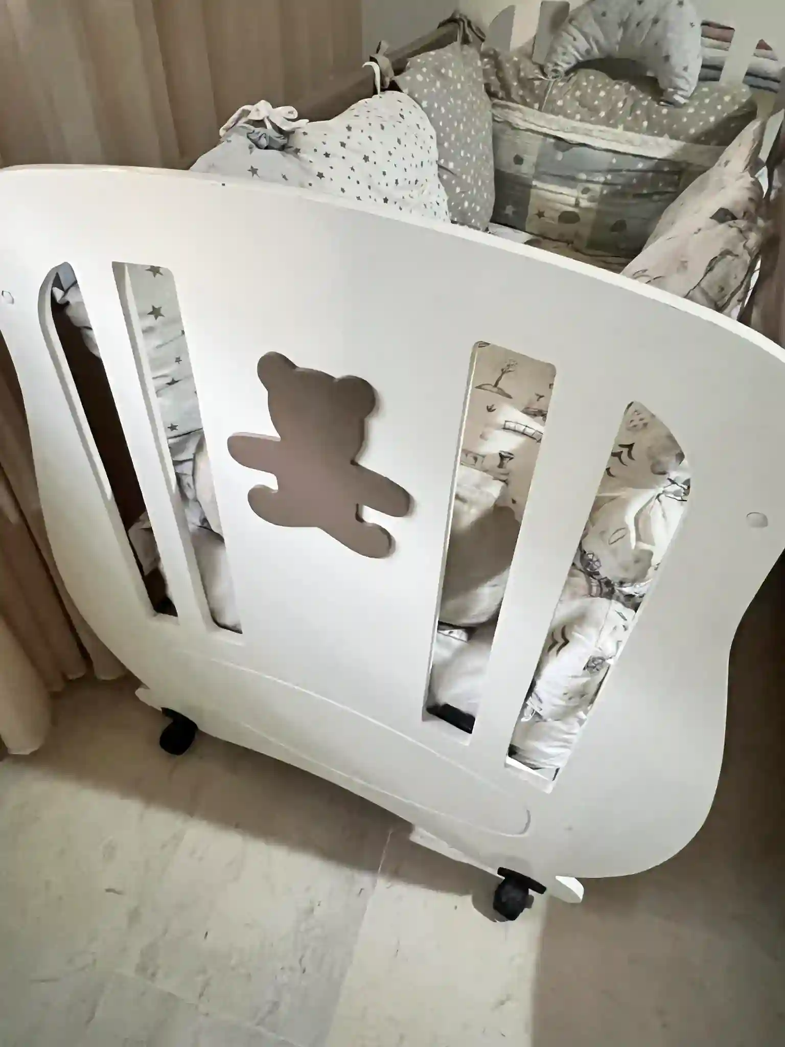 Lit Bébé Avec Matelas et Coussins - Vue 2