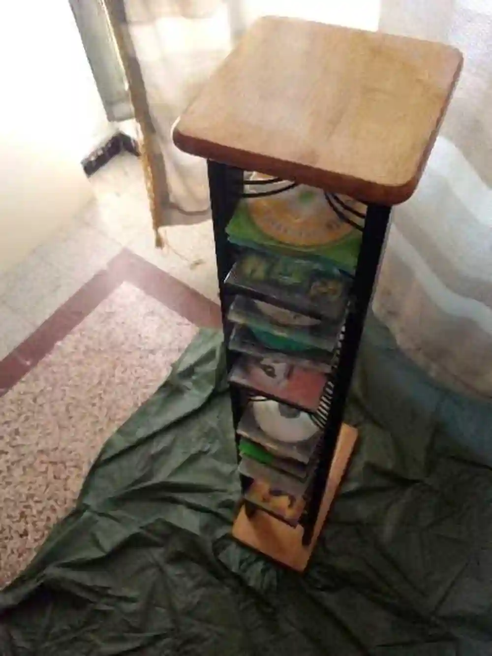 Porte CD en Bois - Vue 1