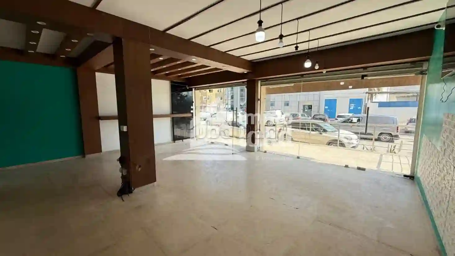 Local Commercial de 1135m2 à Cité Ghazela
