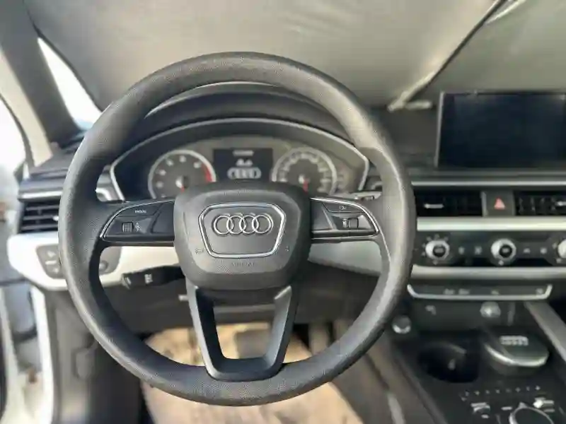 Audi A4 Essence 2018 - Vue 1
