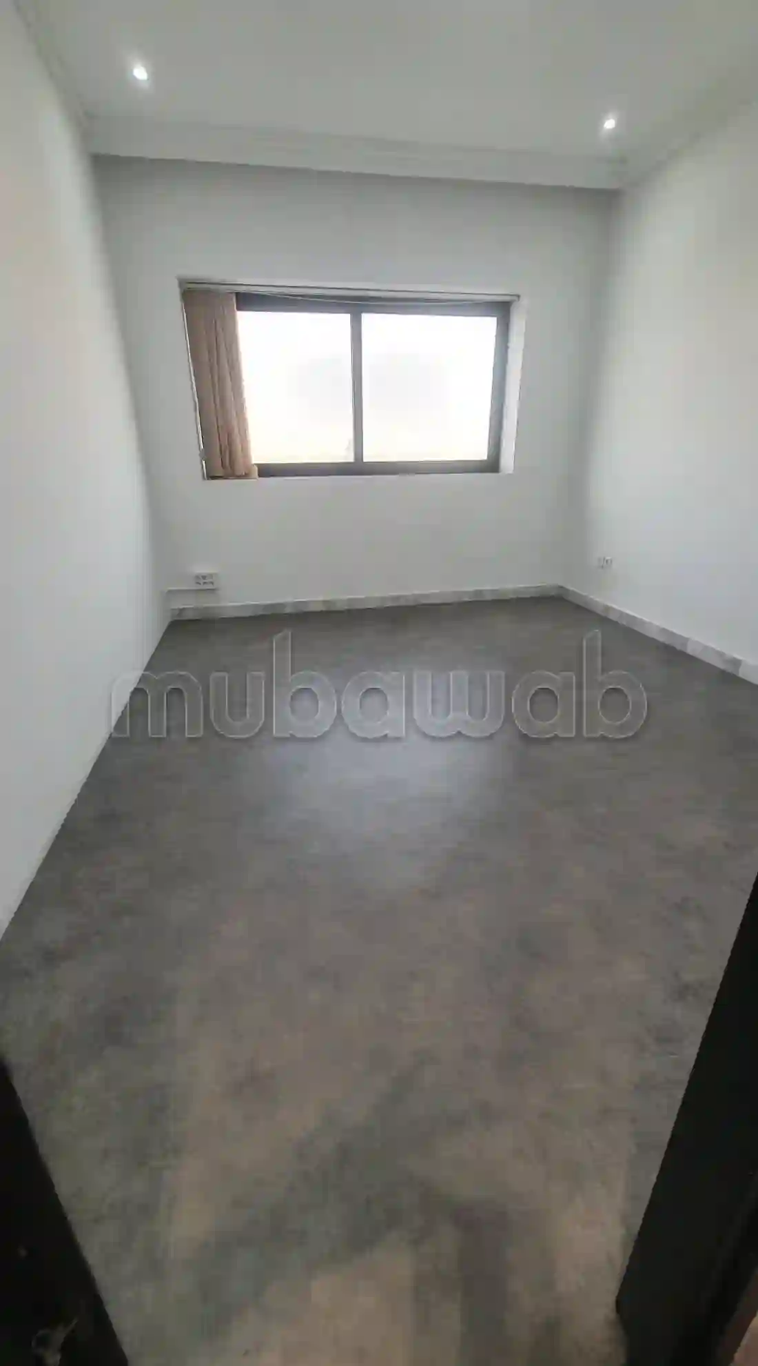 Bureau Moderne Avec Vue Panoramique au Lac 1