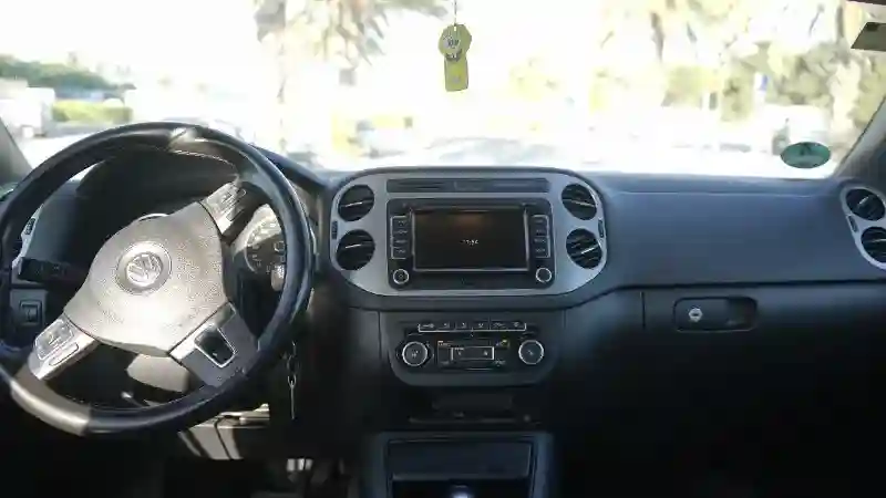 VW Tiguan 2014 20 TDI Boîte Auto Toit Ouvrant Pano - Vue 6