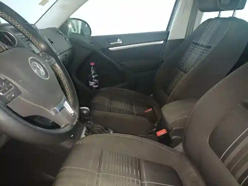Volkswagen Tiguan Essence 2015 - Vue 5