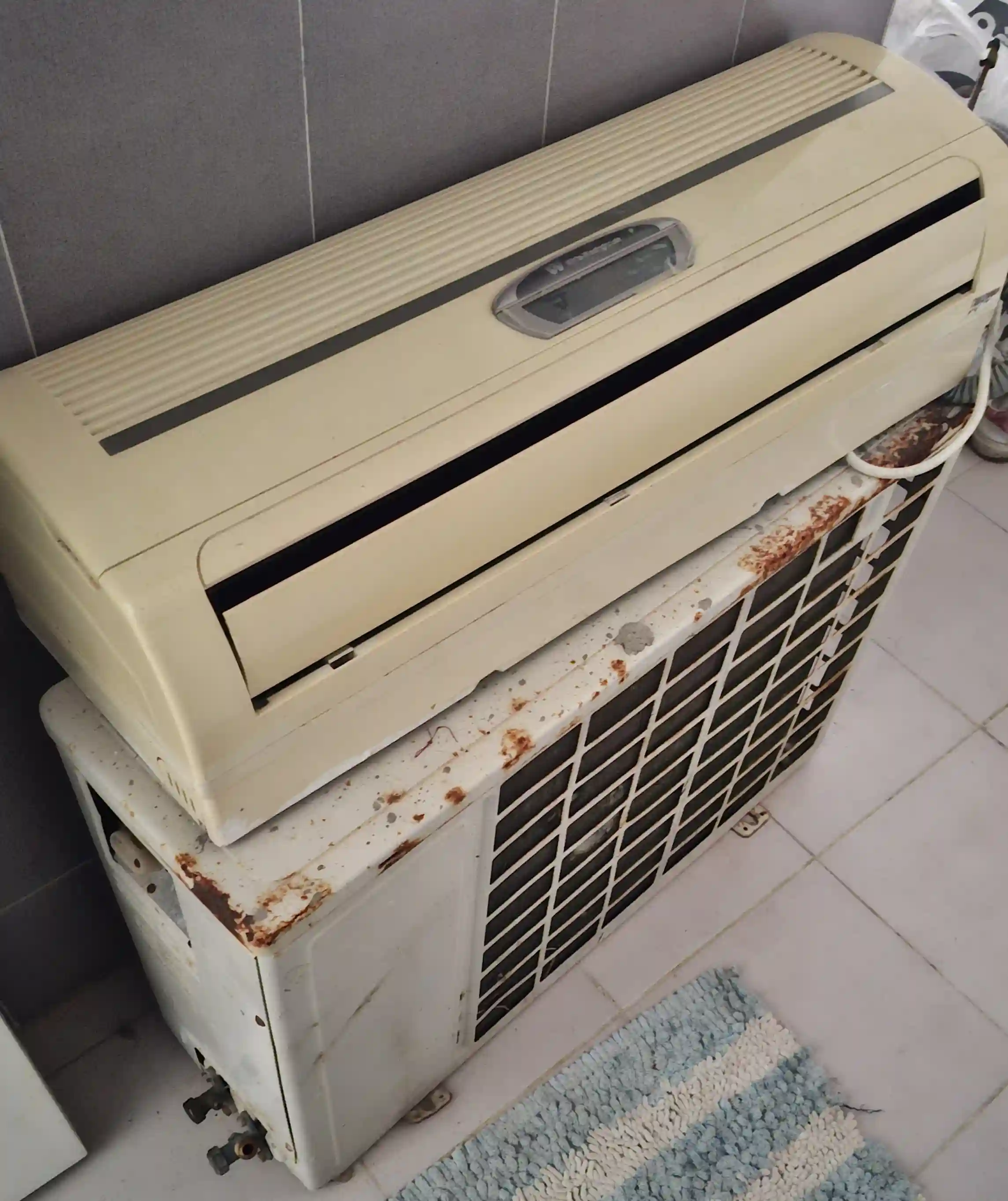 Climatiseur en Bonne État à La Marsa - Vue 1