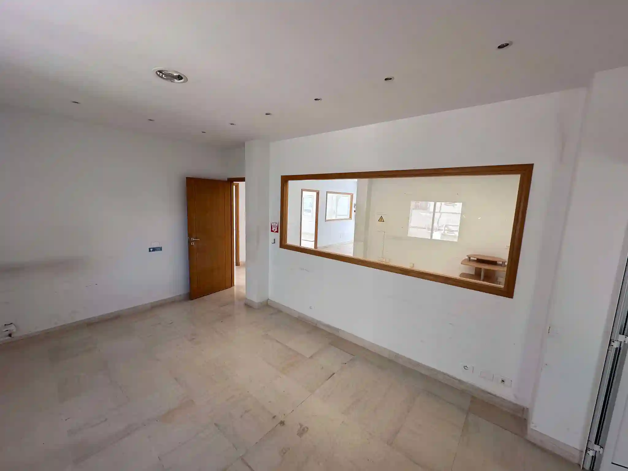 Local Administratif + Dépôt - Vue 2