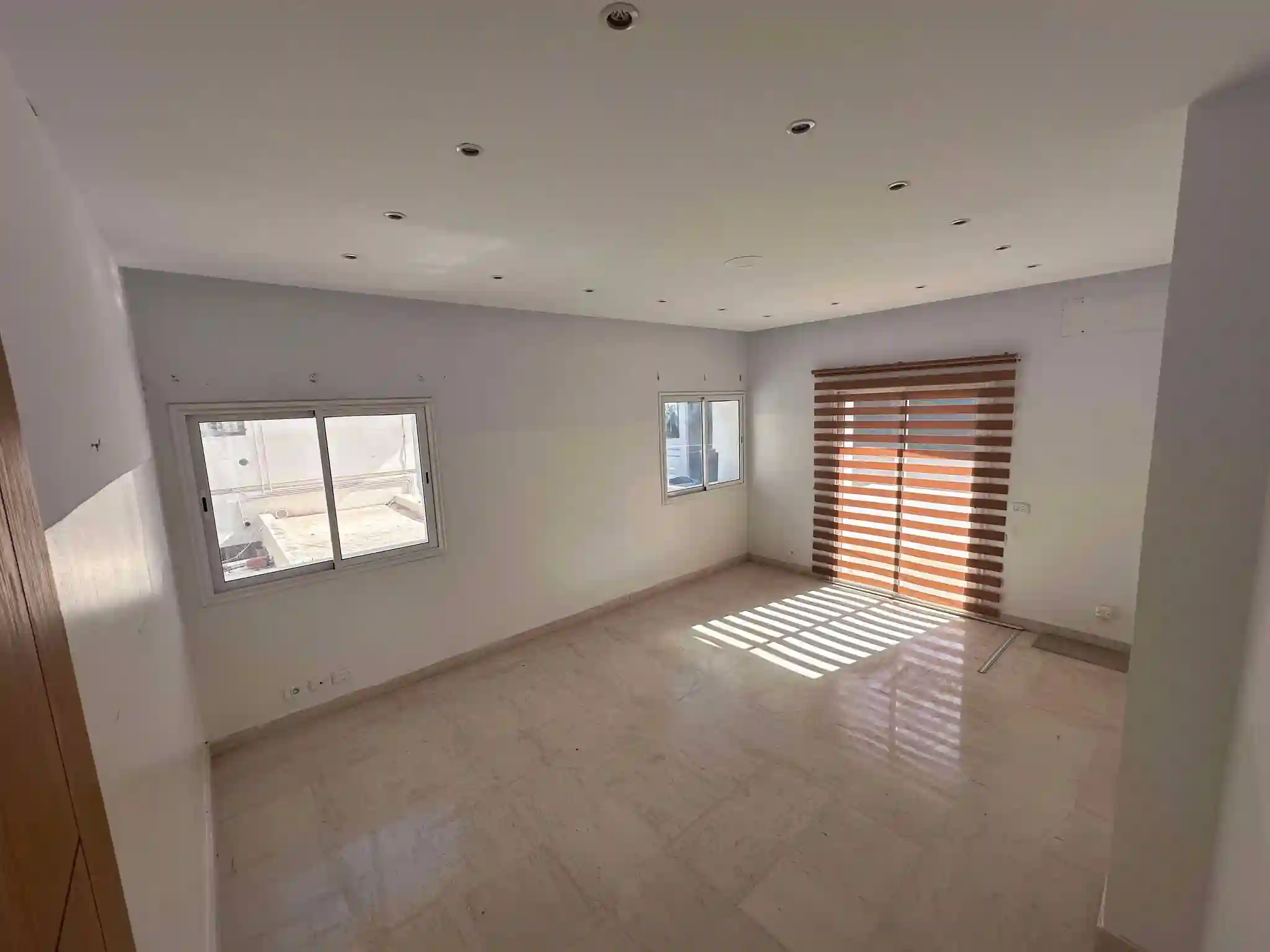 Local Administratif + Dépôt - Vue 4