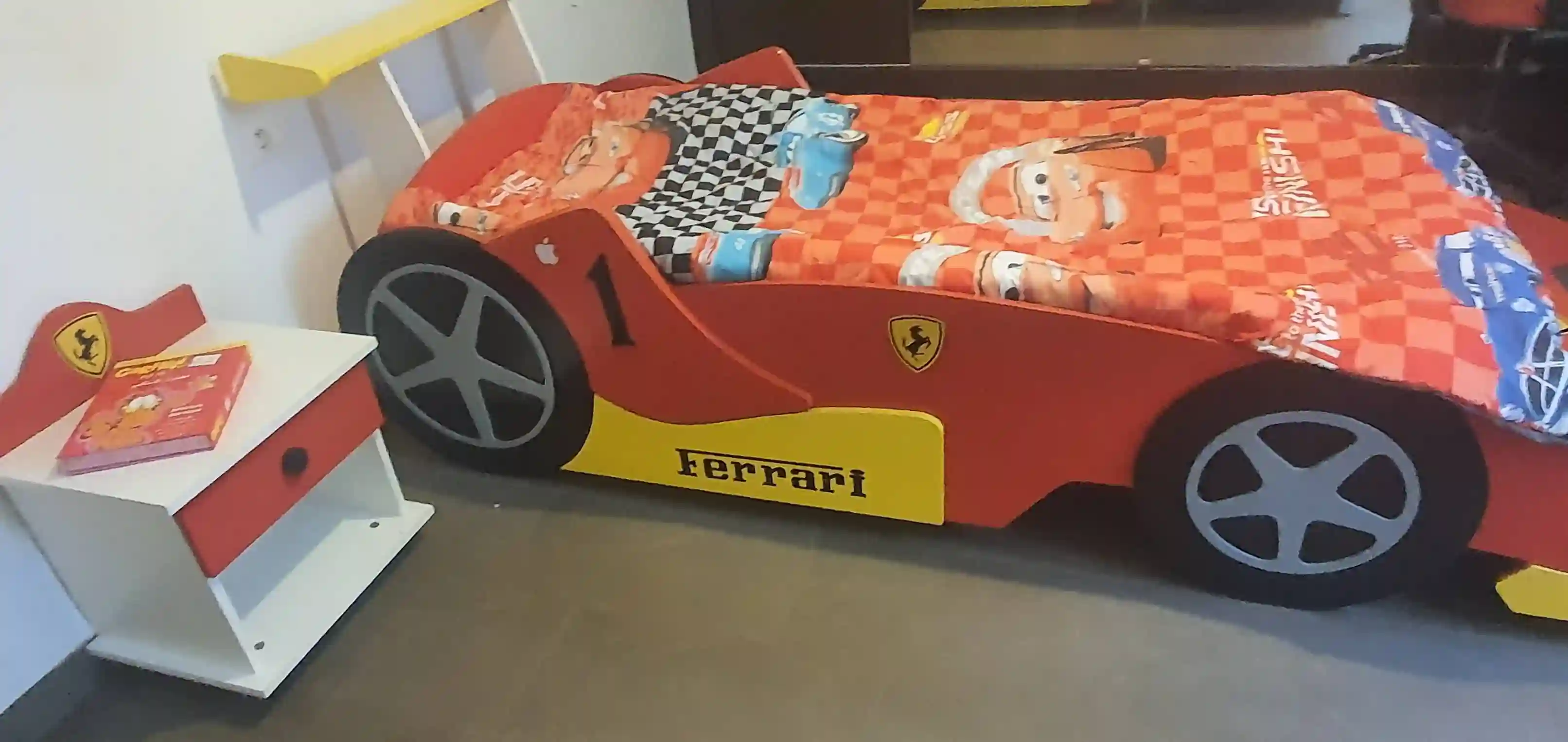 à Vendre 2 Lits Ferrari Avec Matelas + 2 Tables de Nuit - Vue 4