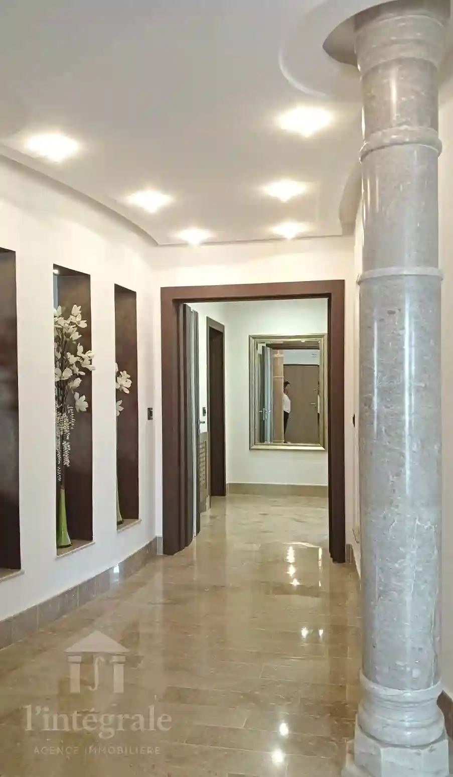 Villa de Prestige Avec Piscine à Menzah8 à El Menzah 8 - Vue 1