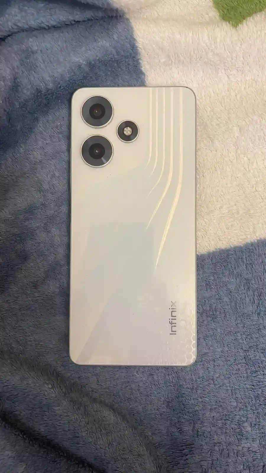 Infinix hot 30 8g 128g en Très bon État à Ariana Ville - Vue 3