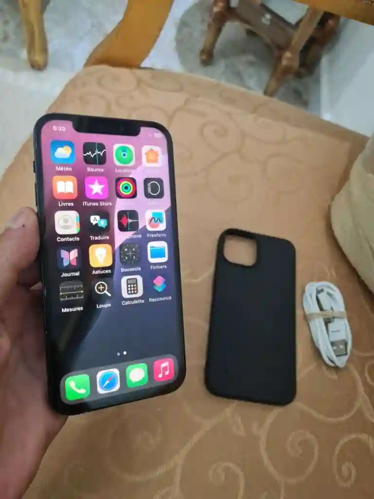 Iphone 12 a Létat Dorigine - Vue 5