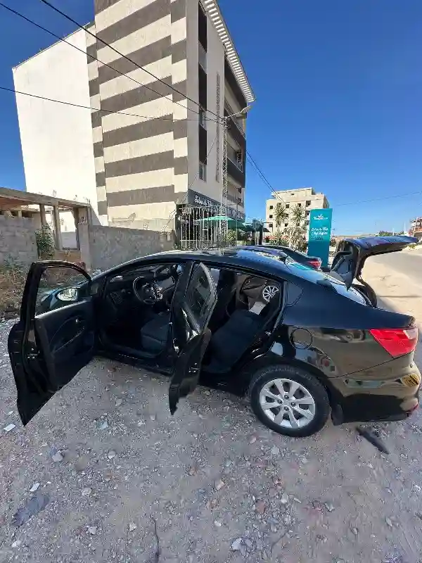 Kia RIO Essence 2017 - Vue 2
